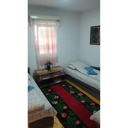 아파트 Prenociste Melina 셰니차